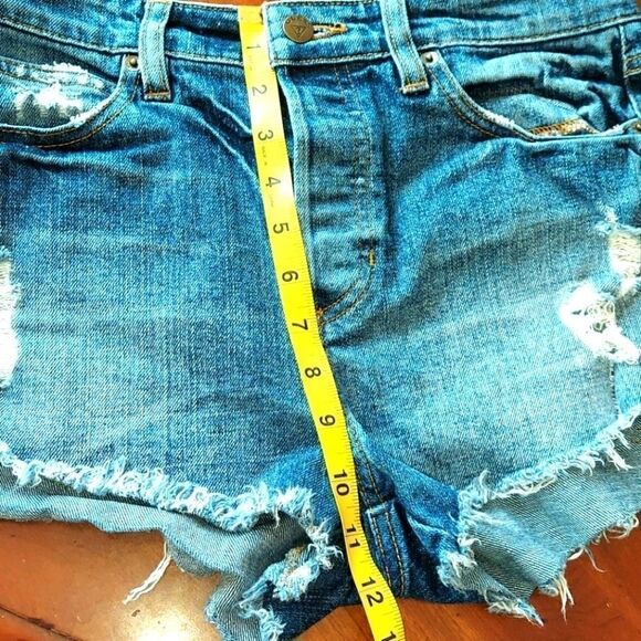 Guess High-Waisted Distressed Denim Cut Off Shorts - Picture 9 of 9